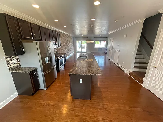 Rented by PMG Real Estate  | media 31