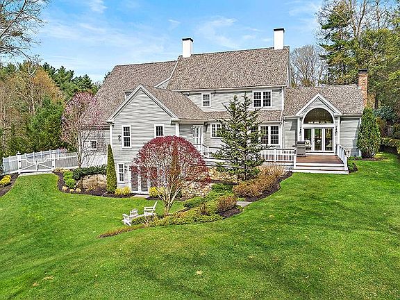3rd image of 16 Pokanoket Ln