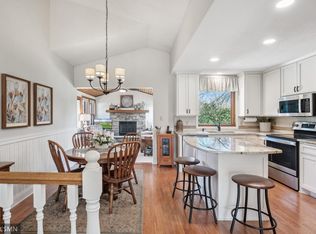 228 Wedgewood Dr, Saint Paul, MN 55115