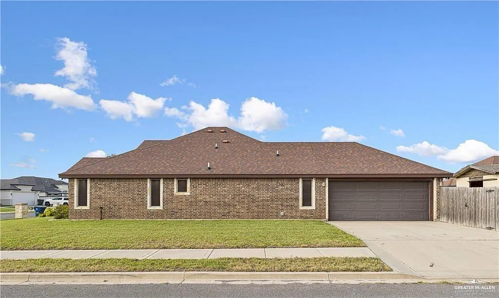 3 bed, 2.5 bath, 1840 sqft, $2,100 — Photo 3