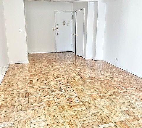 3rd image of 225 E 46th St APT 7G