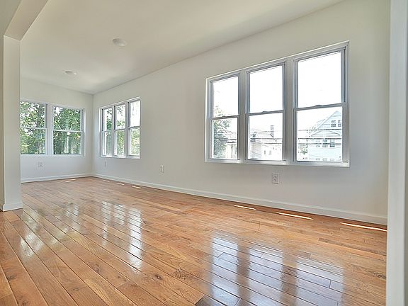 4th image of 264 Greylock Pkwy Floor 2