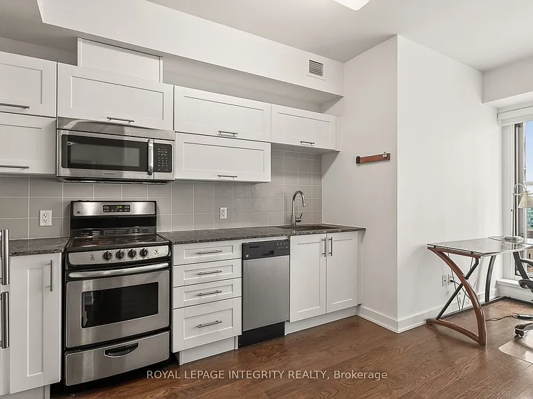 40 Nepean St #2102 — Photo 13
