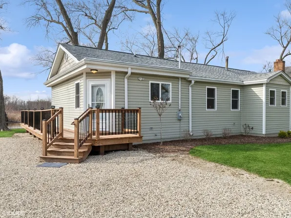 25319 W Grass Lake Rd, Antioch, IL 60002