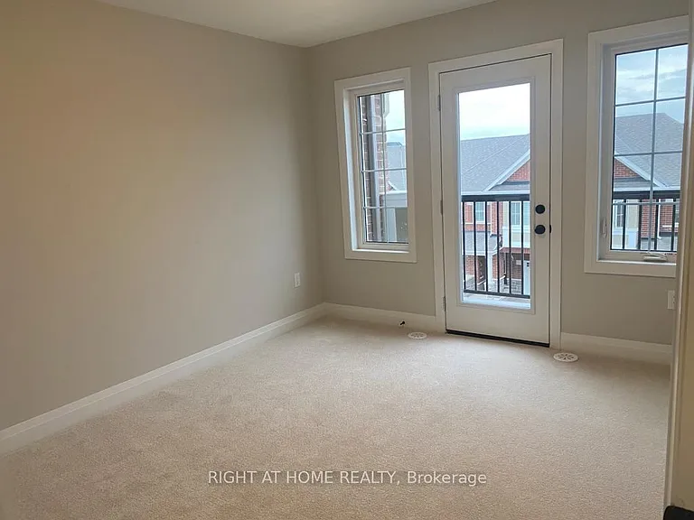 1593 Moira Cres — Photo 24