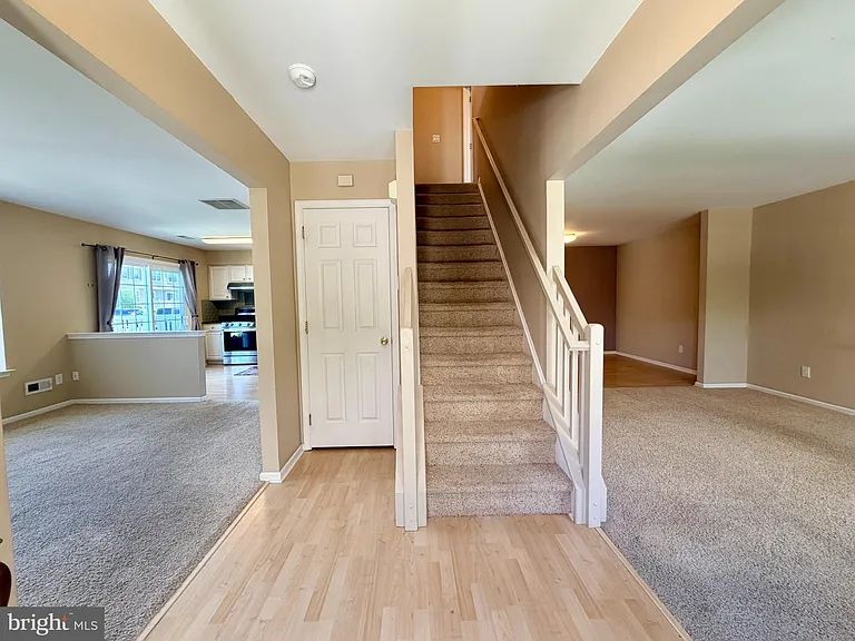 5504 Essex Ln — Photo 2