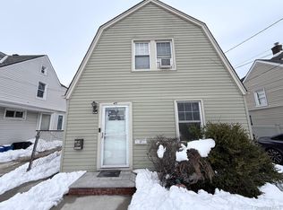 40 4th St, Valley Stream, NY 11581