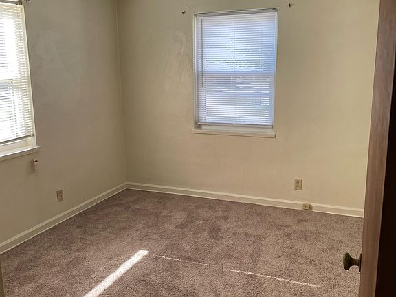 5th image of 555 E Dorothy Ln
