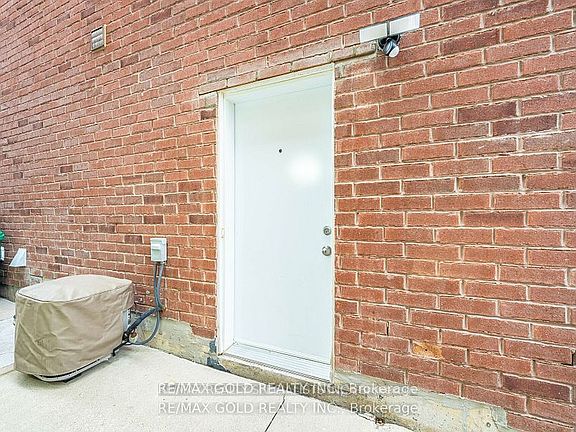 2nd image of 33 Callalily Rd