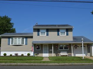 17 W Alton Pl, Old Bridge, NJ 08857
