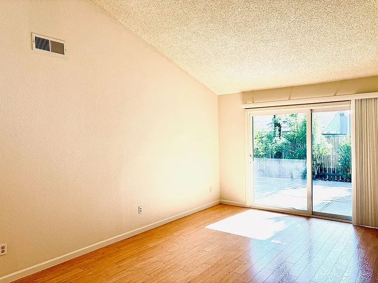1211 Capri Way #3 — Photo 37
