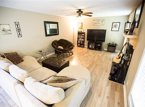 4th image of 142 Troutbeck Ct