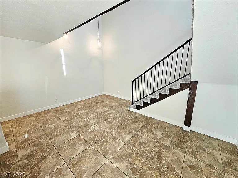 311 Brookside Ln #B — Photo 4