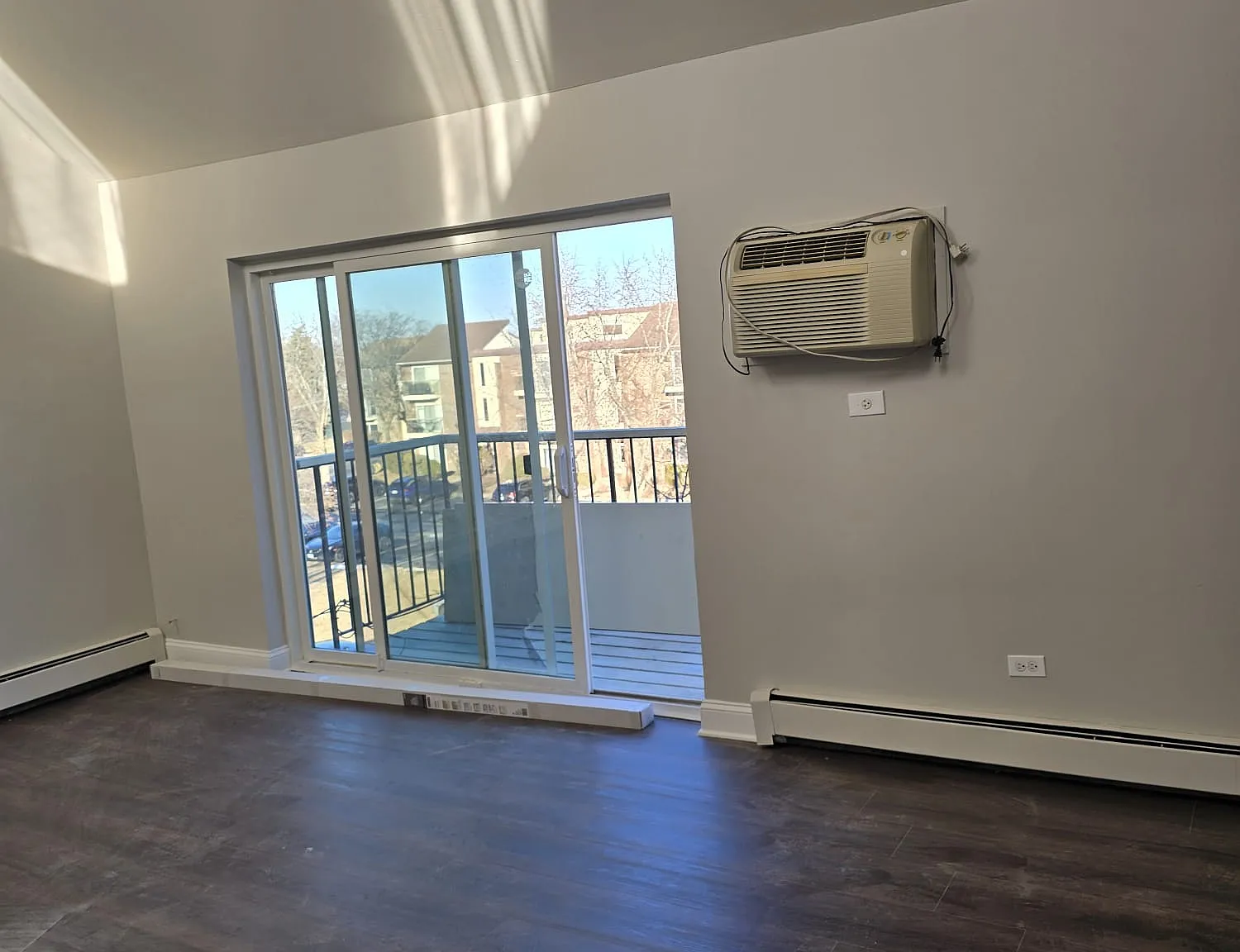 2 bed, 900 sqft, $1,700 — Photo 4