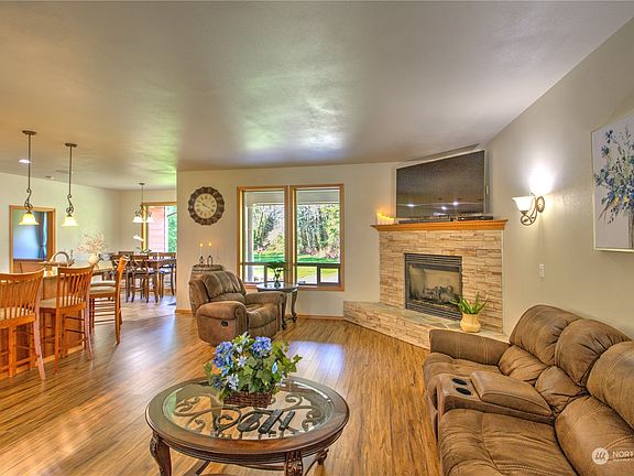 4th image of 5039 Heights Lane NE