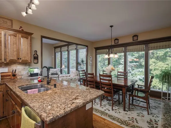 1128 N Old Mill Rd, Independence, MO 64056