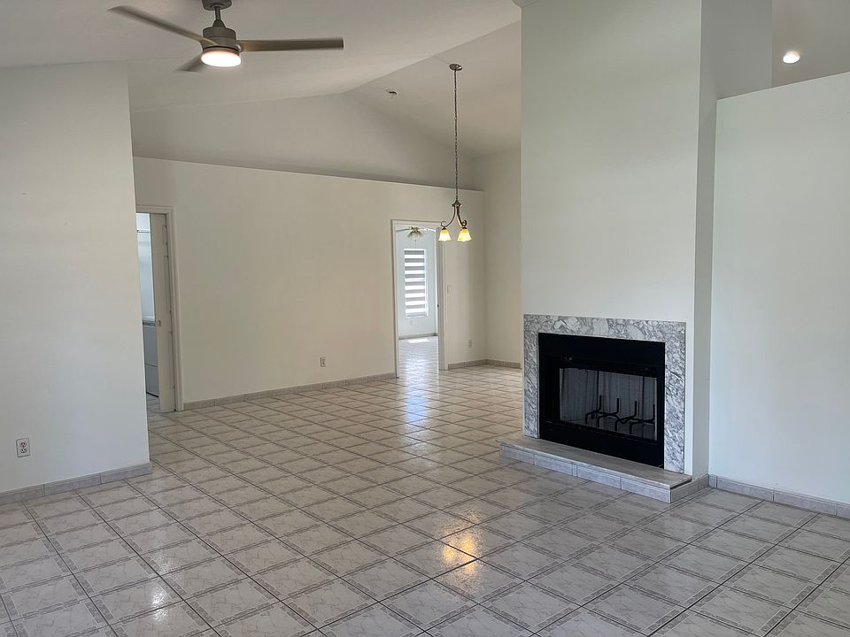 1st image of 411 Everglades Blvd S