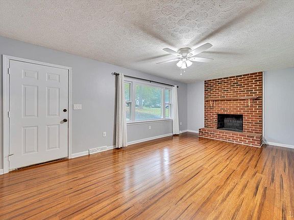 4th image of 117 Marvin Pl