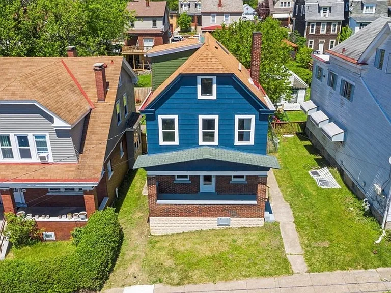 317 Anthony St — Photo 2