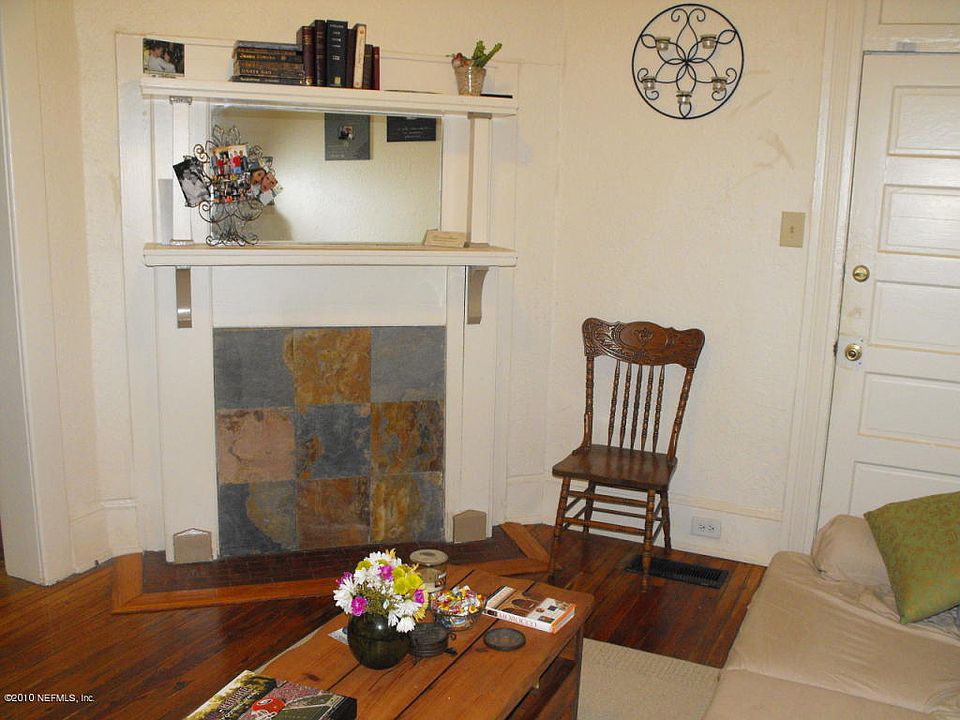 2nd image of 2037 Myra St #2