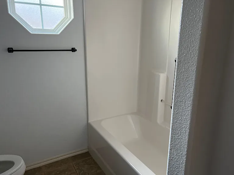 684 Meadows Cir — Photo 5