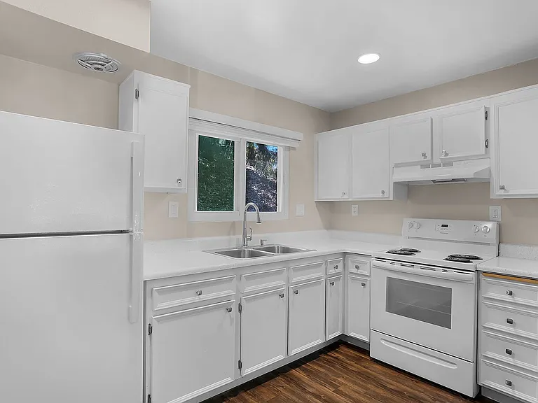 Point Loma Bay Apartments | Coastal Living Near the Beach — Photo 20