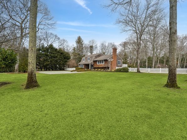 44 Midhampton Ave, Quogue, NY 11959