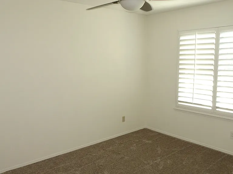 878 E Catalina Cir — Photo 14