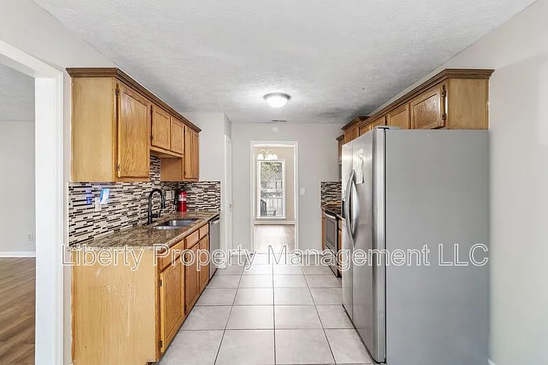 3 bed, 2.0 bath, 1340 sqft, $1,700 — Photo 4