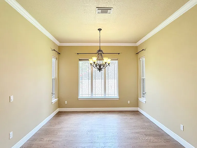 2610 Caldwell Cir — Photo 5
