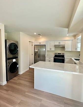 4th image of 313 Leslie Way #313