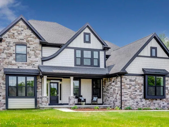 2756 Turning Leaf Dr, Howell, MI 48843