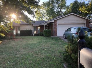 908 Oakwood Dr, Yukon, OK 73099