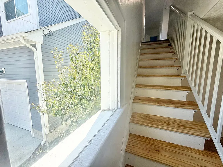 829 43rd St — Photo 11