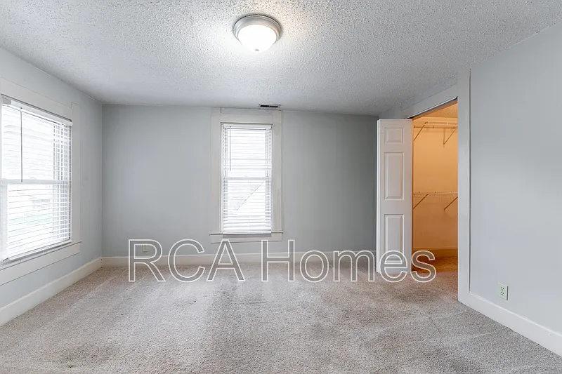 2 bed, 1.0 bath, $1,300 — Photo 3