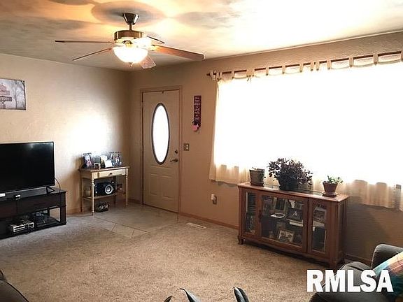 3rd image of 212 Maple Park Dr