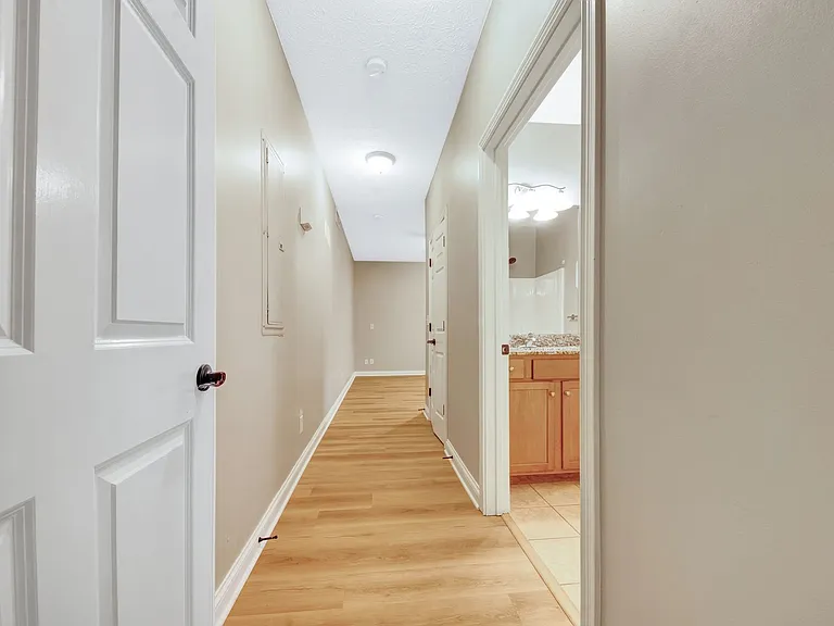 807 E Main St — Photo 22