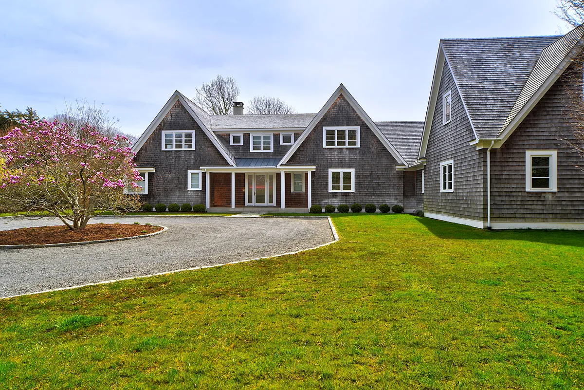 Building Photo - 25 E Hollow Rd