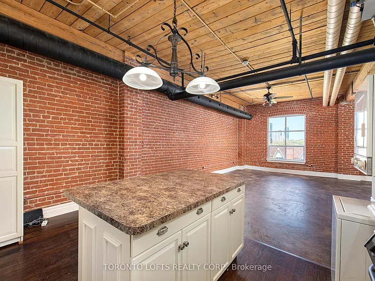 426 Queen St E #405 — Photo 8