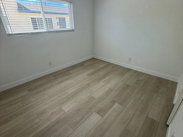 5776 Rostrata Ave — Photo 10