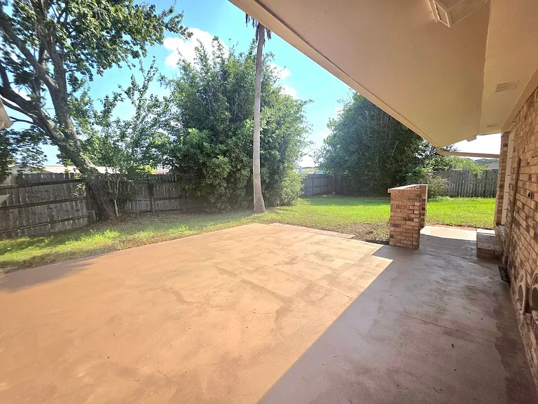 760 Briarwood Dr — Photo 25