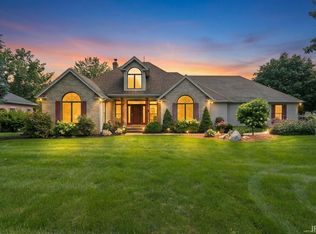 59390 High Pointe Dr, South Bend, IN 46614