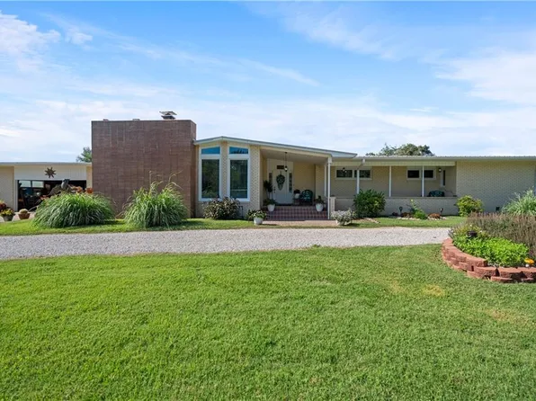 2053 E Madison St, Fredonia, KS 66736