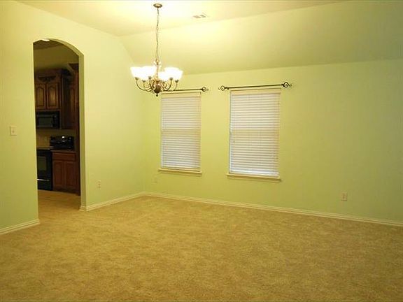 3rd image of 1116 Caroline Dr