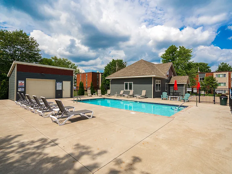 Pinehurst Apartments — Photo 8