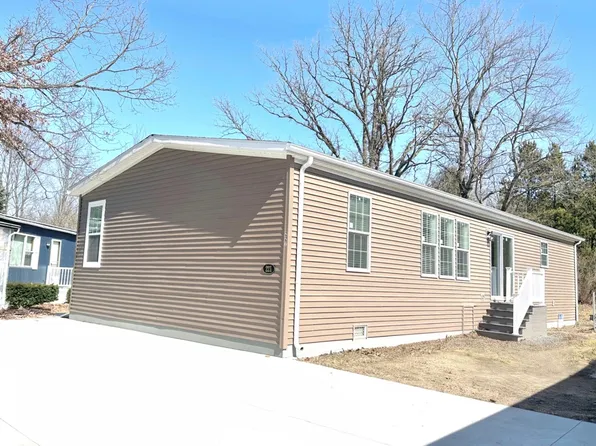 221 Circle Dr #221, Sparta, MI 49345