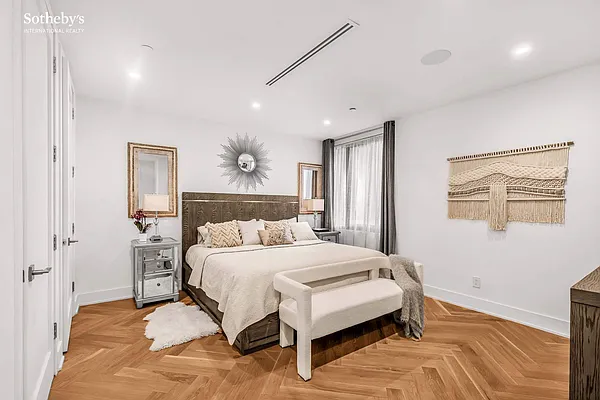 Sold by Sotheby's International Realty | media 14