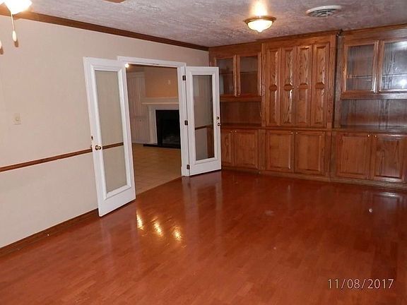 5th image of 201 W Brookside Dr