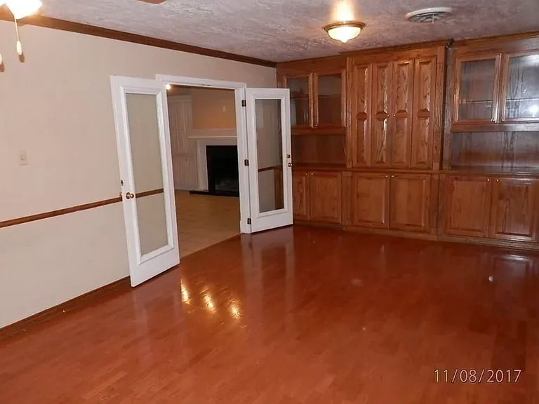 201 W Brookside Dr — Photo 5