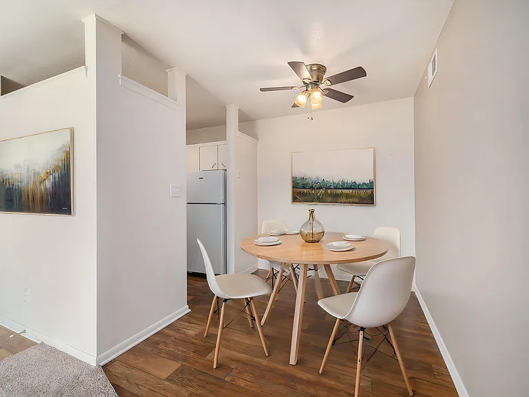 Blue Springs Apartments — Photo 8